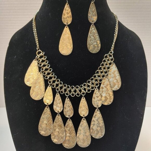 Jewerly Set Gold tone Dangle Charm Teardrop Necklace & Earrings 18" - Picture 2 of 5